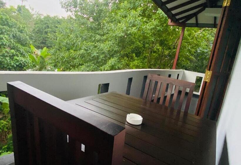 Quarto Estandar com Sacada, Sun White Villa