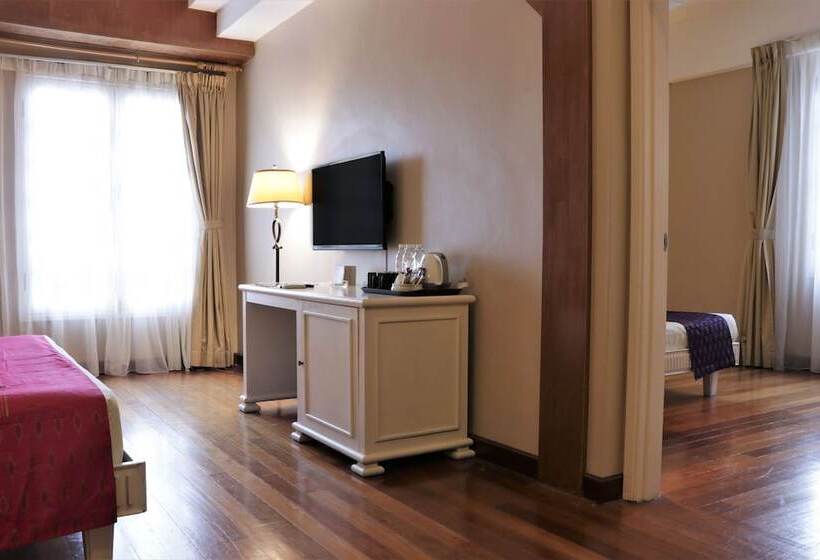 חדר משפחתי, Colmar Tropicale