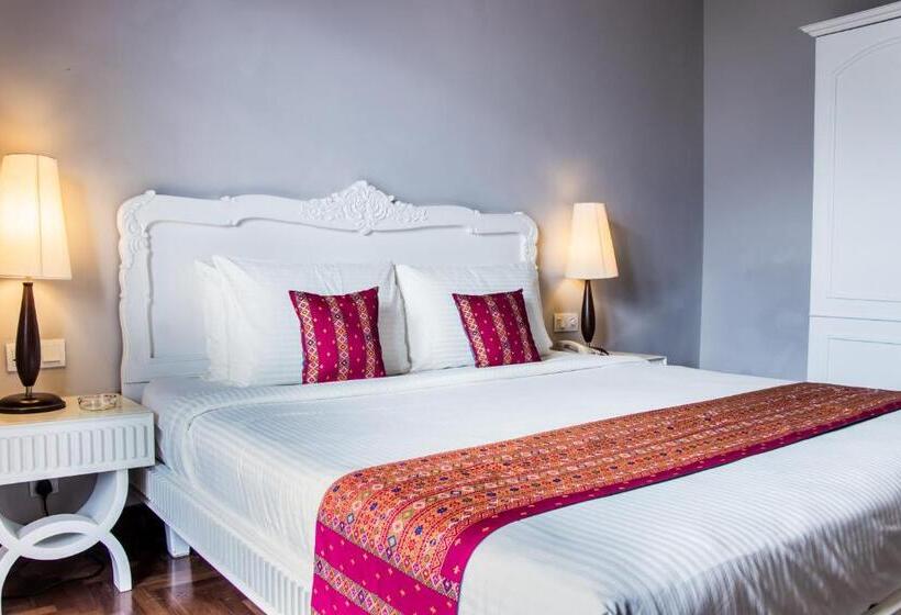 מיטת קינג בסוויטה, Colmar Tropicale