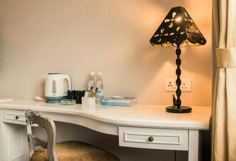 מיטת קינג בסוויטה, Colmar Tropicale