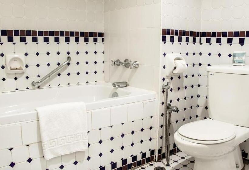 מיטת קינג בסוויטה, Colmar Tropicale