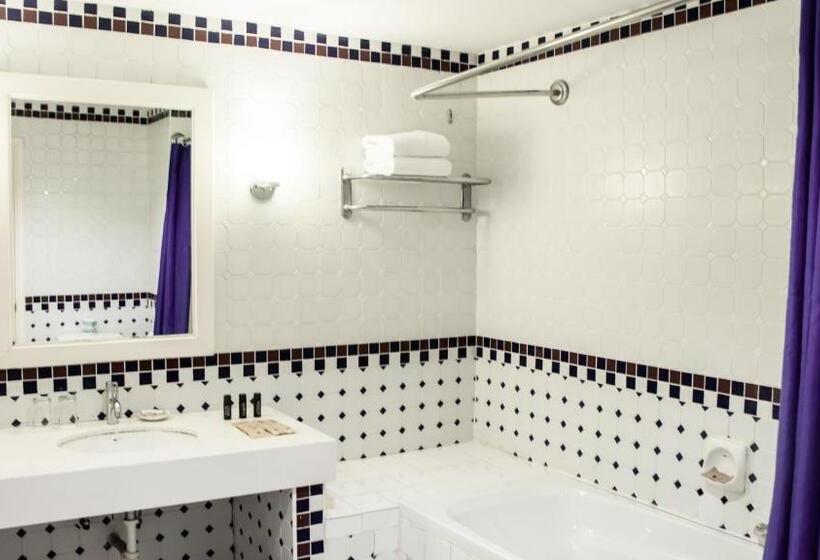 מיטת קינג בסוויטה, Colmar Tropicale