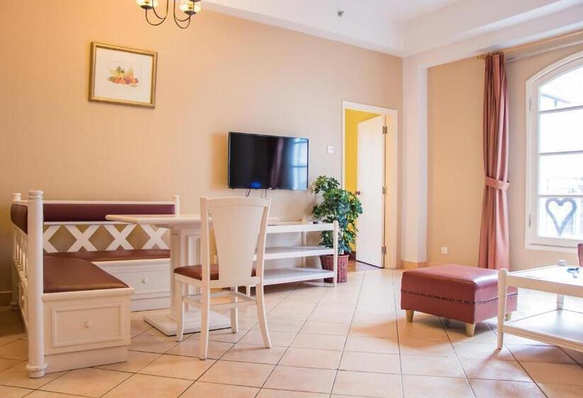 מיטת קינג בסוויטה, Colmar Tropicale