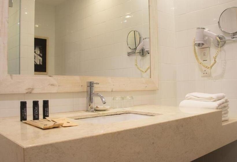 חדר דחוקס עם מיטת קינג, Colmar Tropicale