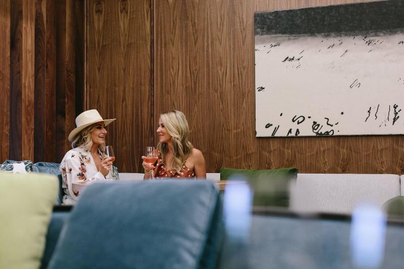 מיטת קינג בסוויטה, Colmar Tropicale