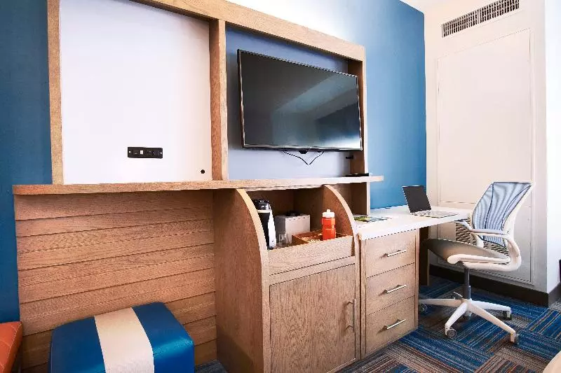 キングサイズベッドのスイートルーム, Delta Hotels By Marriott Guelph Conference Centre