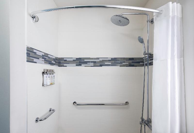 带大床的套房, Delta Hotels By Marriott Guelph Conference Centre