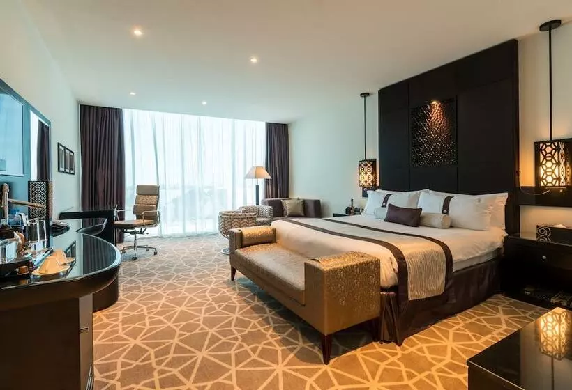 مجموعه ویستا شهر, Holiday Inn Dubai Al Barsha, An Ihg