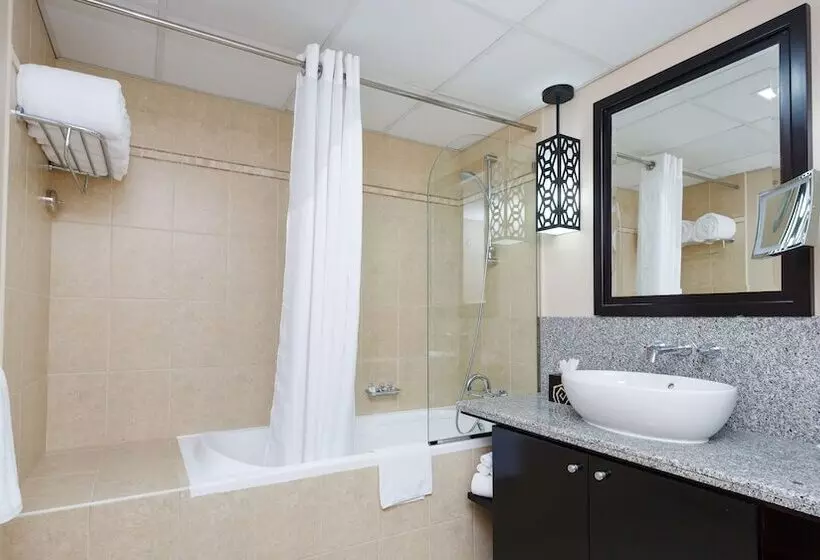 مجموعه ویستا شهر, Holiday Inn Dubai Al Barsha, An Ihg