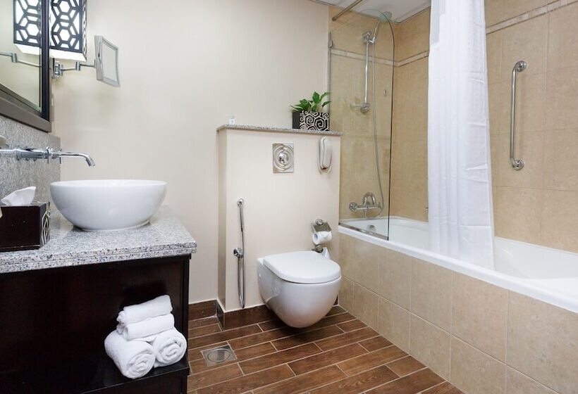 مجموعه ویستا شهر, Holiday Inn Dubai Al Barsha, An Ihg