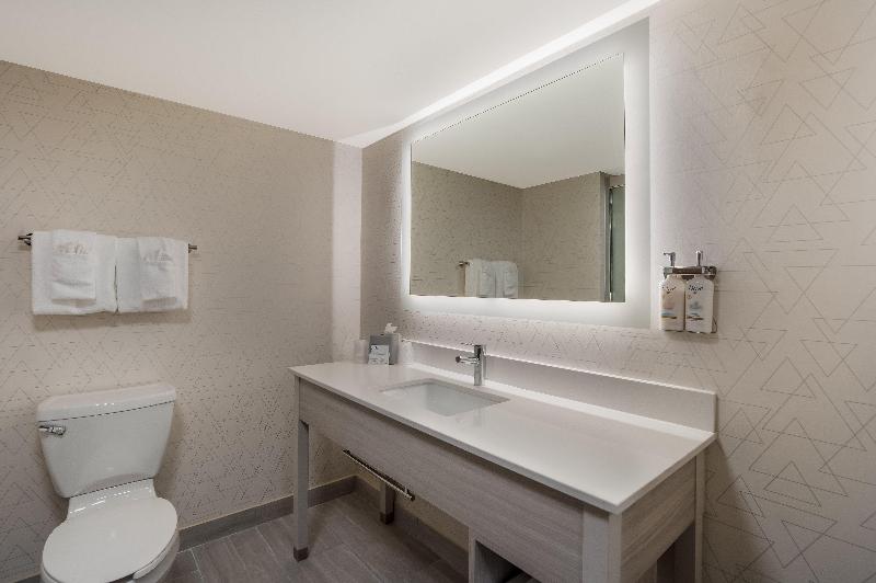 Люкс Адаптированный для Инвалидов, Holiday Inn Express & Suites Lexington, An Ihg