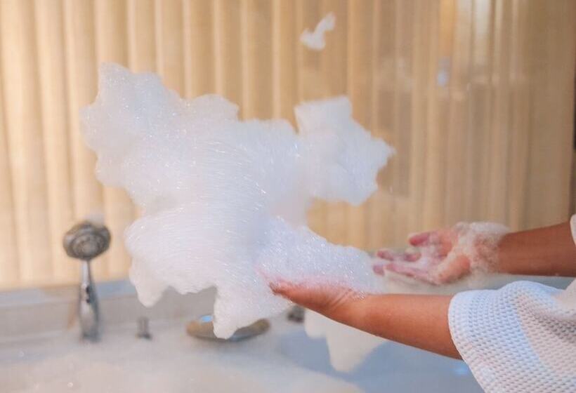 غرفة ديلوكس مزوَّدة بجاكوزي, Intimate Hotel Pattaya Sha Extra Plus