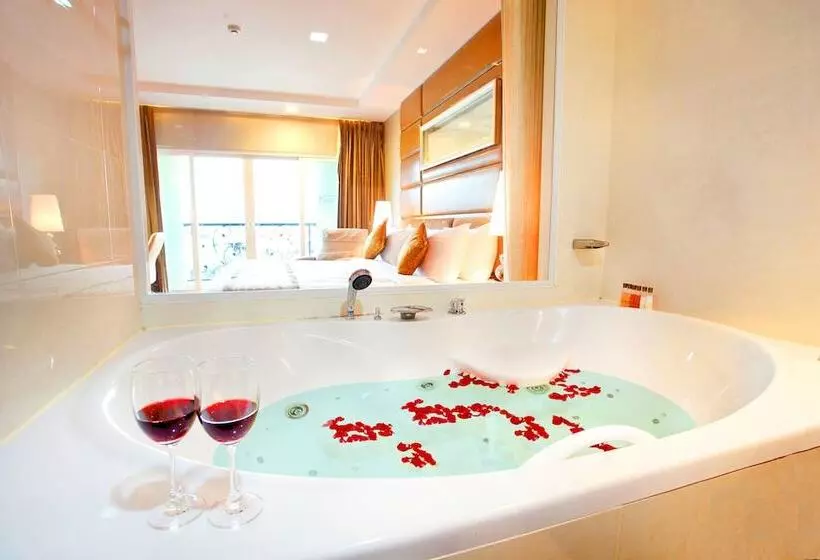 اتاق لوکس با وان آب گرم, Intimate Hotel Pattaya   Sha Extra Plus