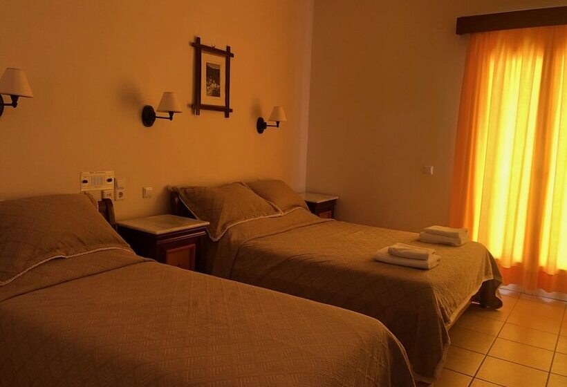 Camera Tripla Standard, Karidis