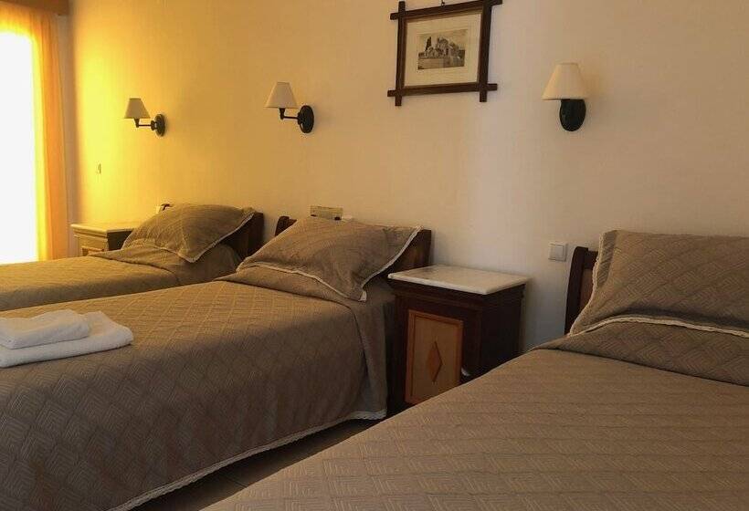 Camera Tripla Standard, Karidis