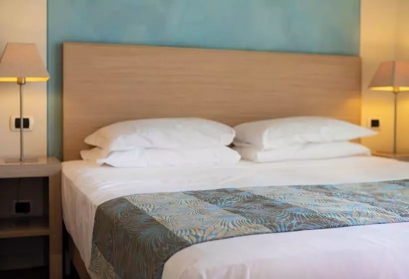 اتاق لوکس, Resort Lake Garda