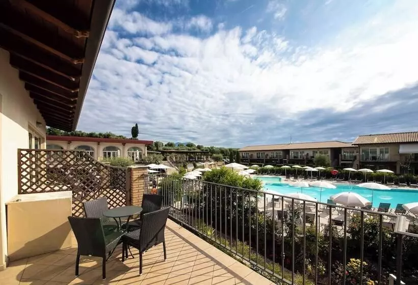 اتاق لوکس, Resort Lake Garda