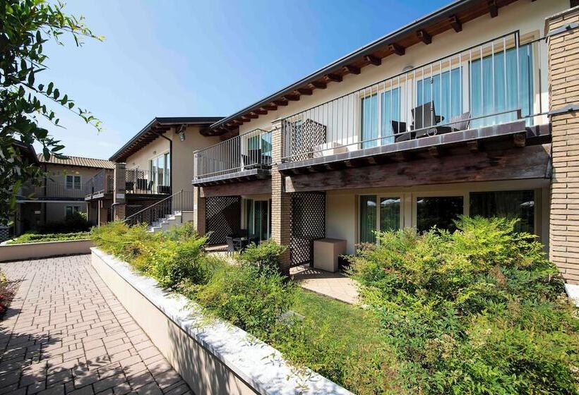 اتاق لوکس, Resort Lake Garda