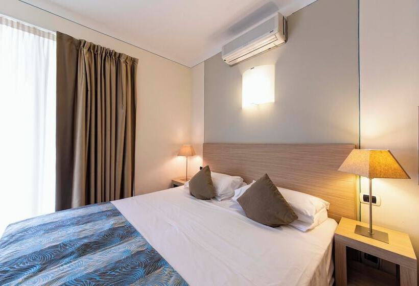 جناح جونيور, Resort Lake Garda