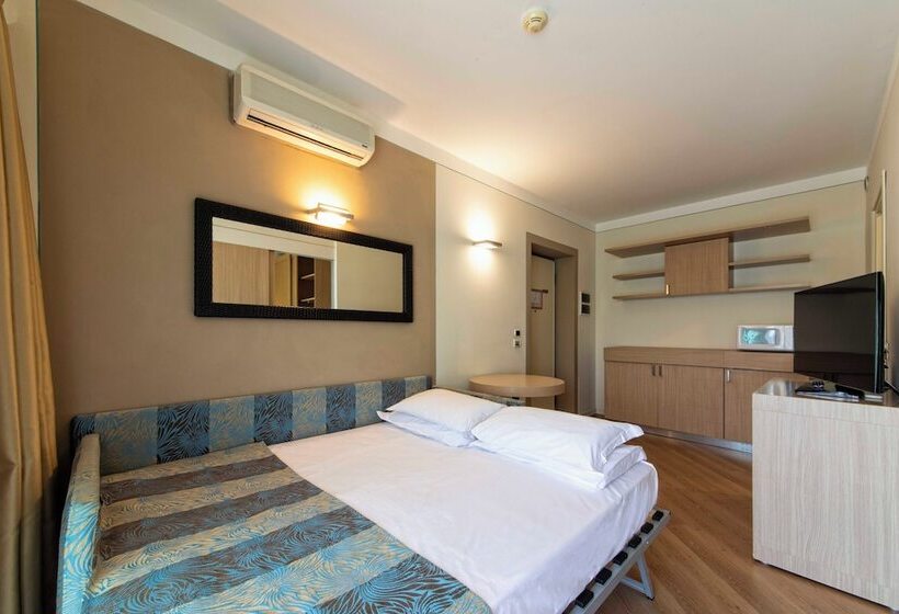 سوییت جونیور, Resort Lake Garda