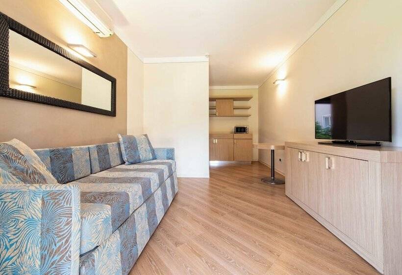 جناح جونيور, Resort Lake Garda