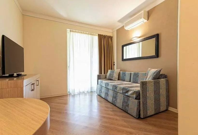 سوییت جونیور, Resort Lake Garda