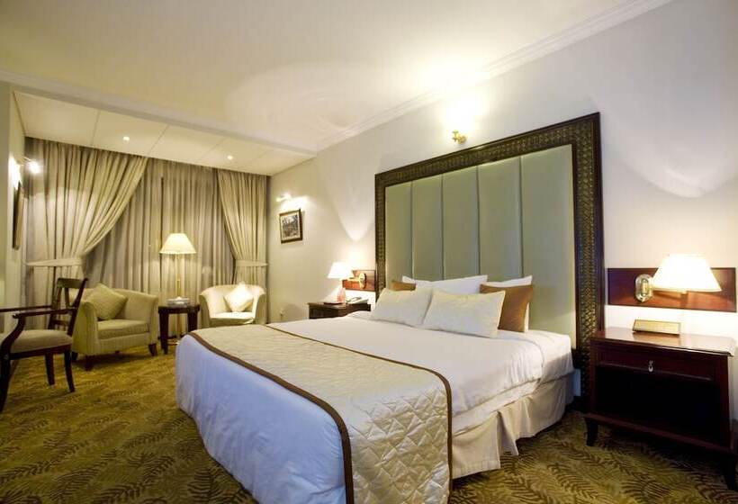 اتاق پرمیوم, Sarina