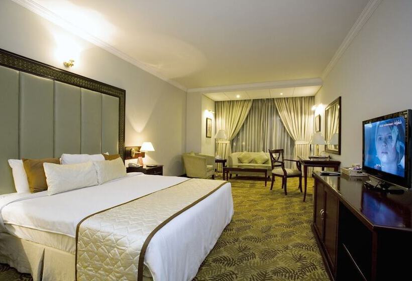 اتاق پرمیوم, Sarina