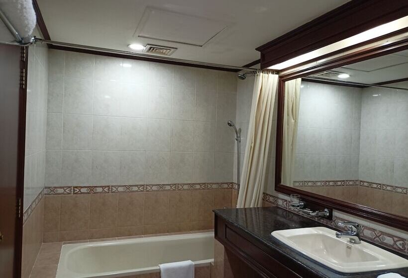 اتاق پرمیوم, Sarina