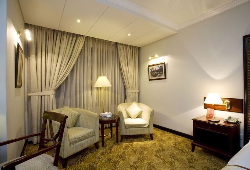 اتاق پرمیوم, Sarina