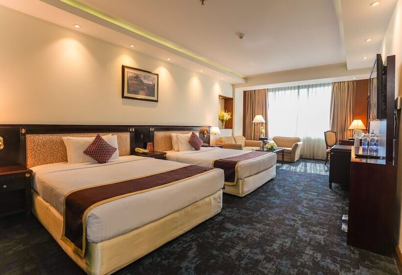 اتاق پرمیوم, Sarina