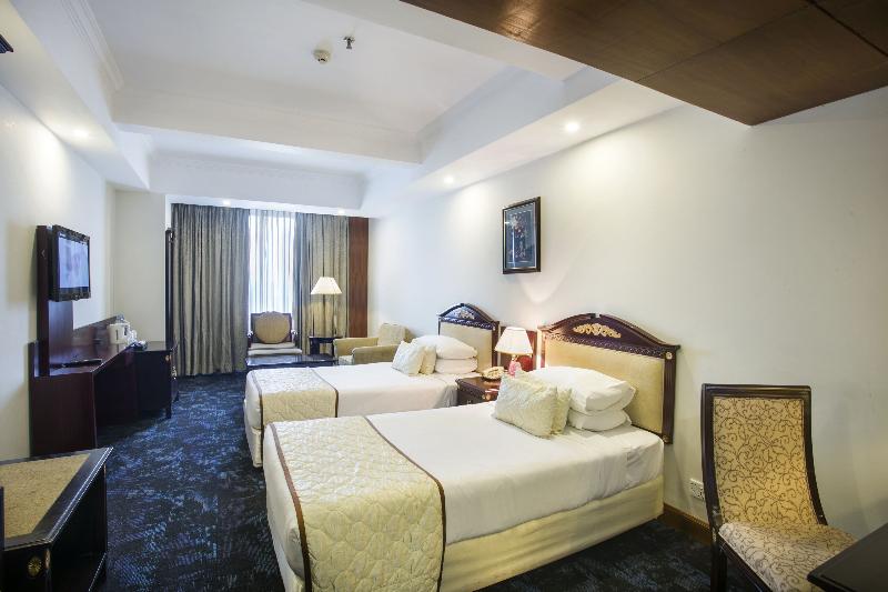 اتاق لوکس, Sarina