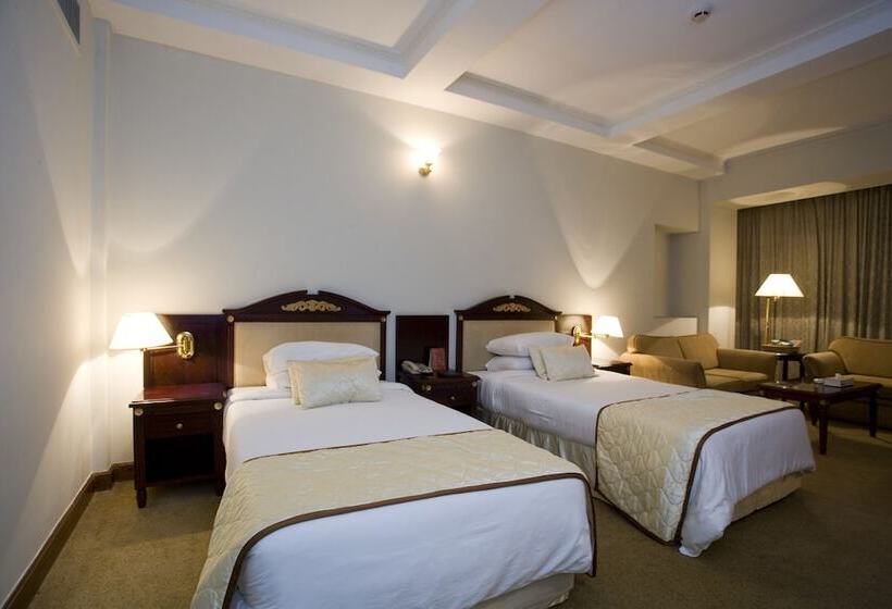 اتاق لوکس, Sarina