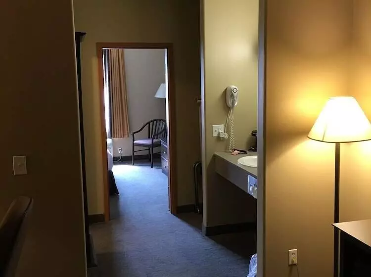デラックススイート, Super 8 By Wyndham Midland