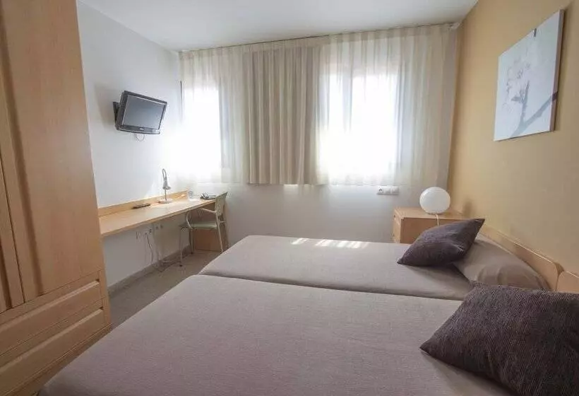 スタンダード4人部屋, Villa Alojamiento Y Congresos Villa Universitaria