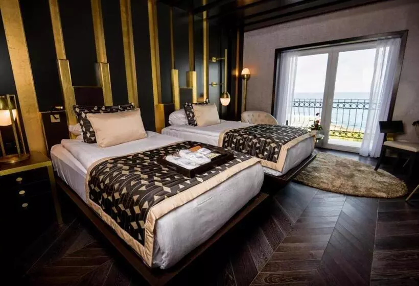 اتاق لوکس با چشم‌انداز دریا, Rocks Hotel & Casino