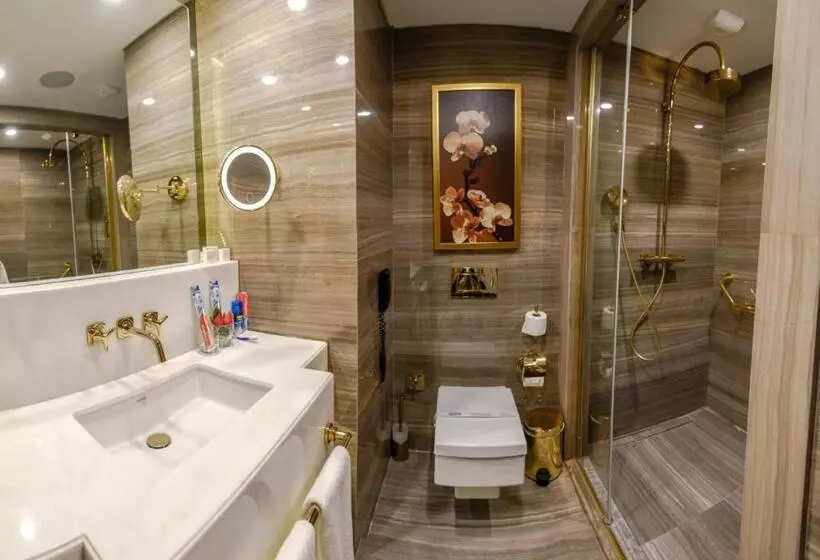 اتاق لوکس با چشم‌انداز دریا, Rocks Hotel & Casino