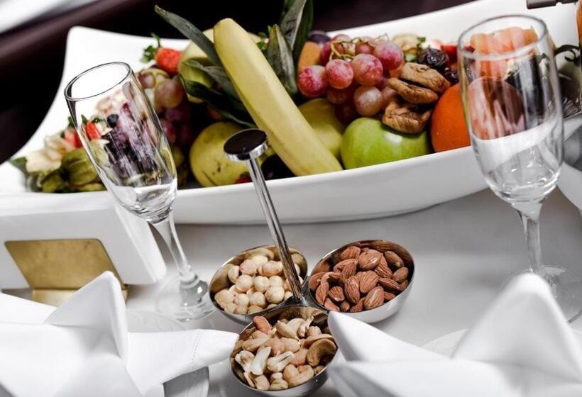 Люкс Вид на Море, Rocks Hotel & Casino