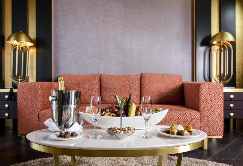 Люкс Deluxe Вид на Море, Rocks Hotel & Casino