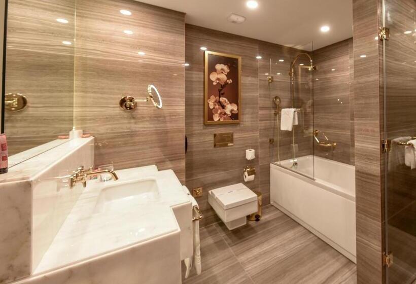 Люкс Deluxe Вид на Море, Rocks Hotel & Casino