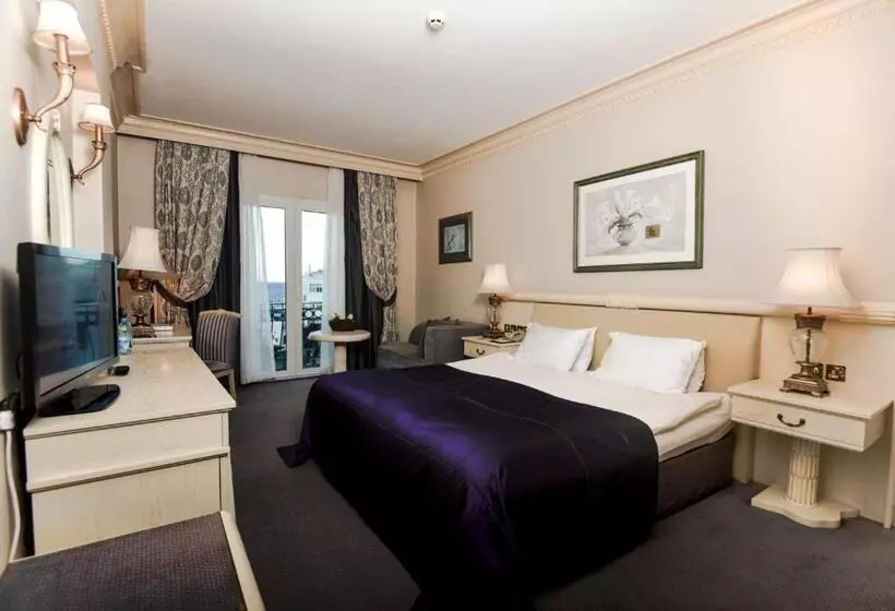 اتاق استاندارد با چشم‌انداز دریا, Rocks Hotel & Casino