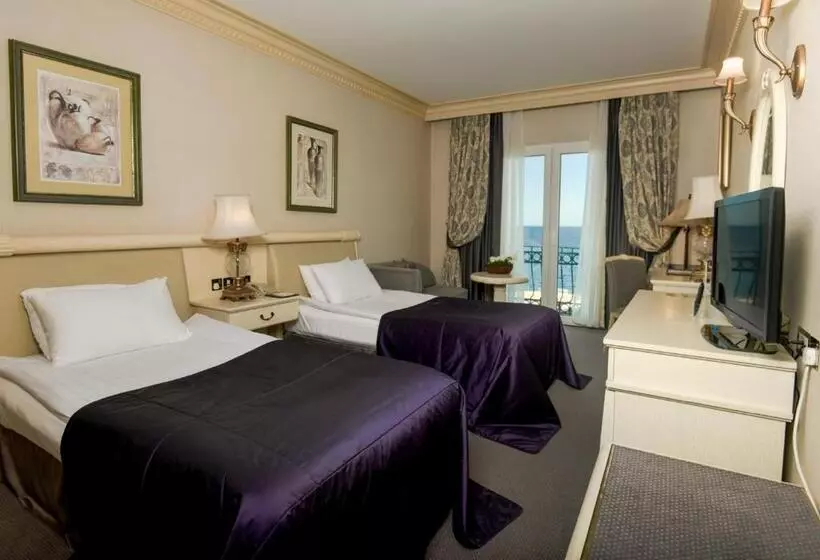 اتاق استاندارد با چشم‌انداز دریا, Rocks Hotel & Casino