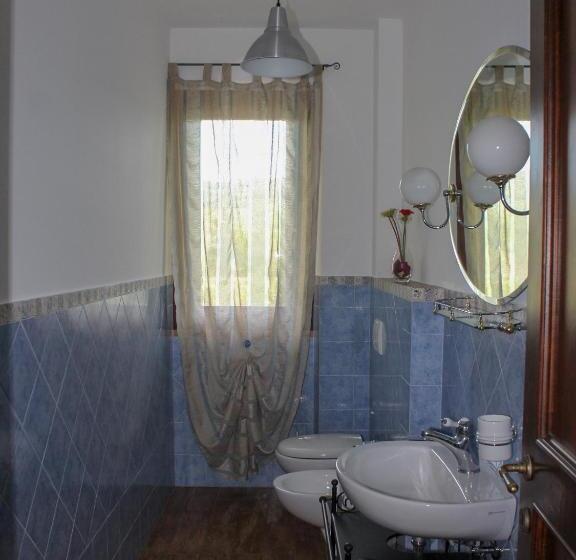 غرفة قياسية ثلاثية, B&b La Poeta