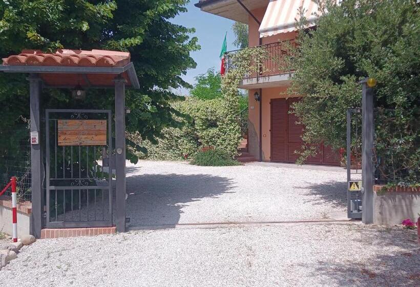 غرفة قياسية ثلاثية, B&b La Poeta