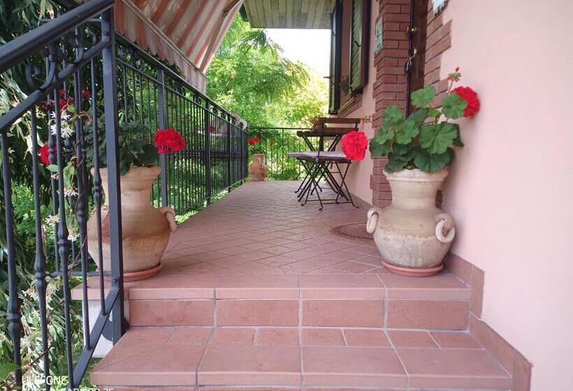 غرفة قياسية ثلاثية, B&b La Poeta