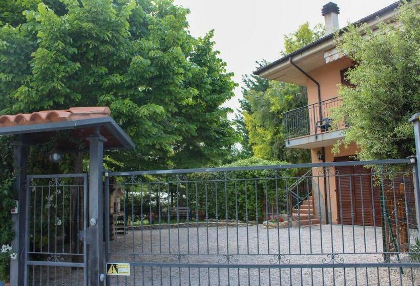 غرفة قياسية ثلاثية, B&b La Poeta