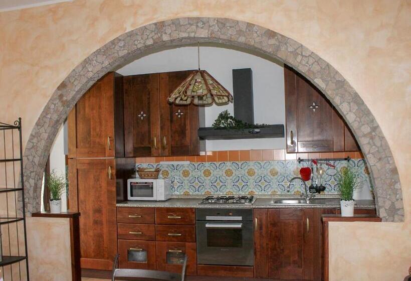 غرفة قياسية ثلاثية, B&b La Poeta