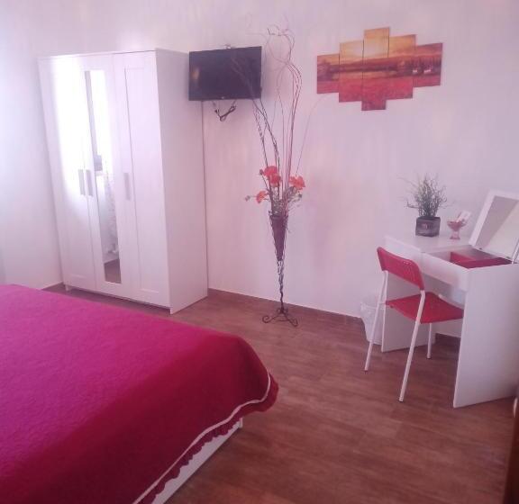 غرفة قياسية ثلاثية, B&b La Poeta