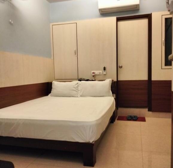 חדר דלוקס, Shri Gourav