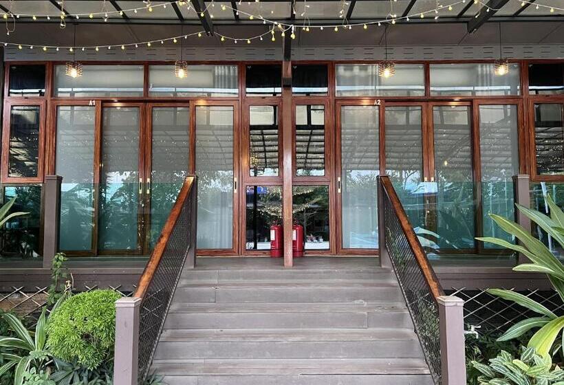 غرفة كومفورت ثلاثية, Chan Living